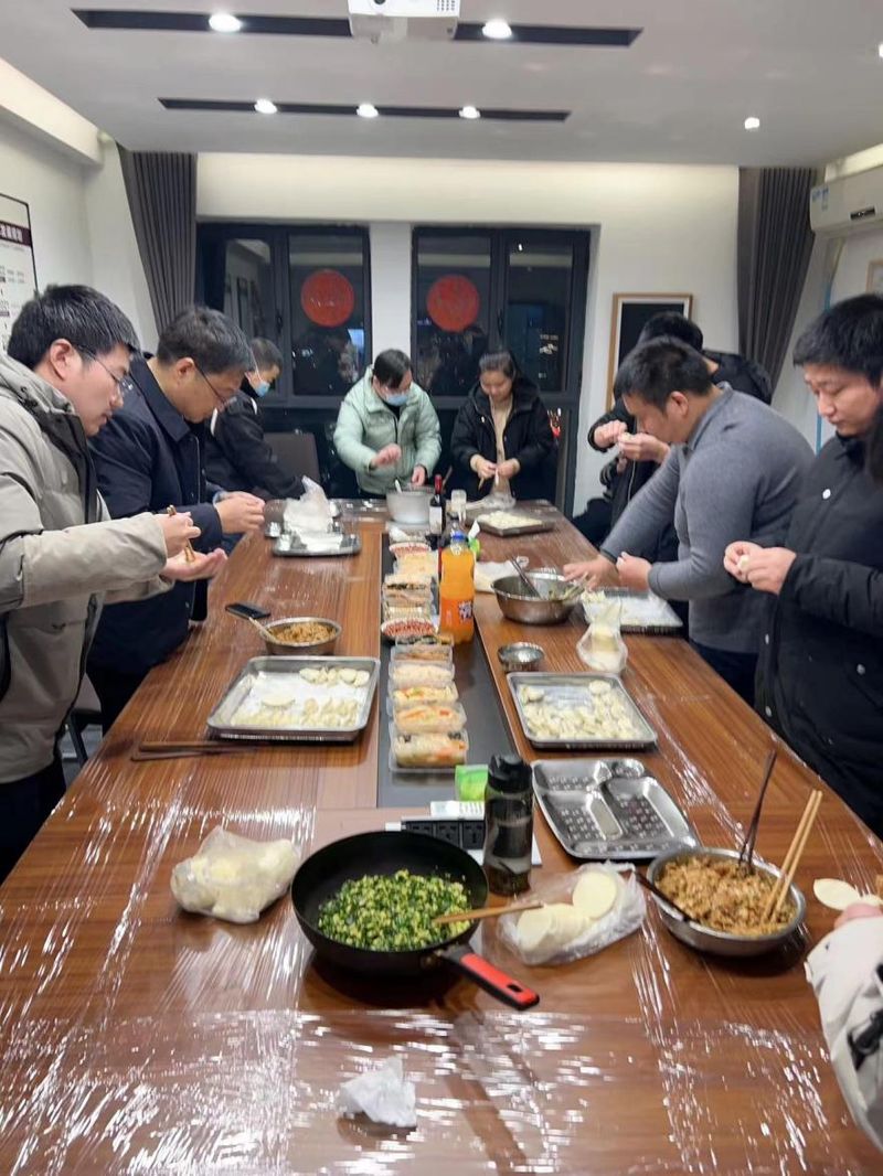 通達(dá)軟件公司組織開(kāi)展“情暖冬至，餃香飄逸”冬至包餃子活動(dòng)